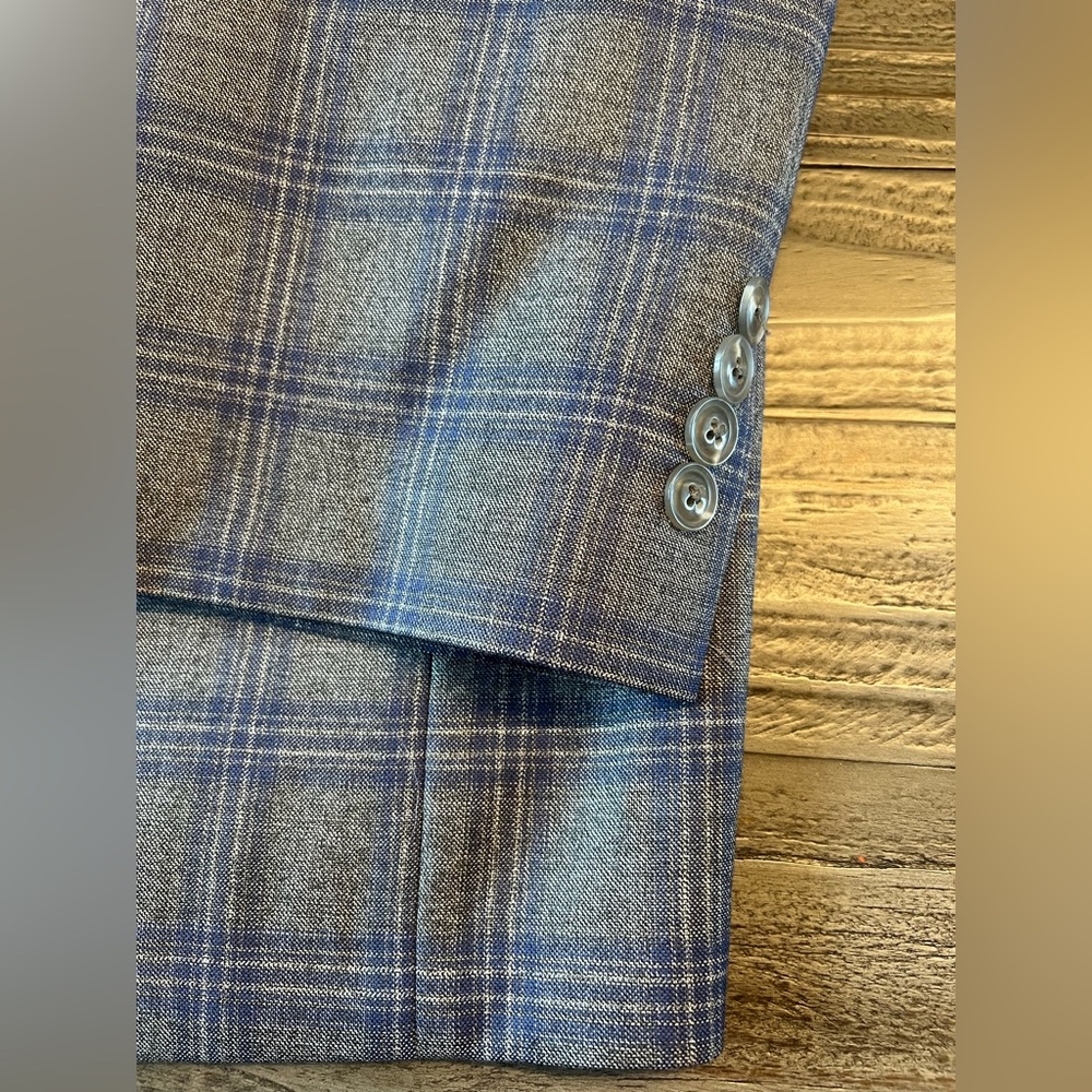 Gray and Blue Plaid Sport Coat with Notch Lapel. Pre-owned. Big & Tall. - Picture 4 of 11